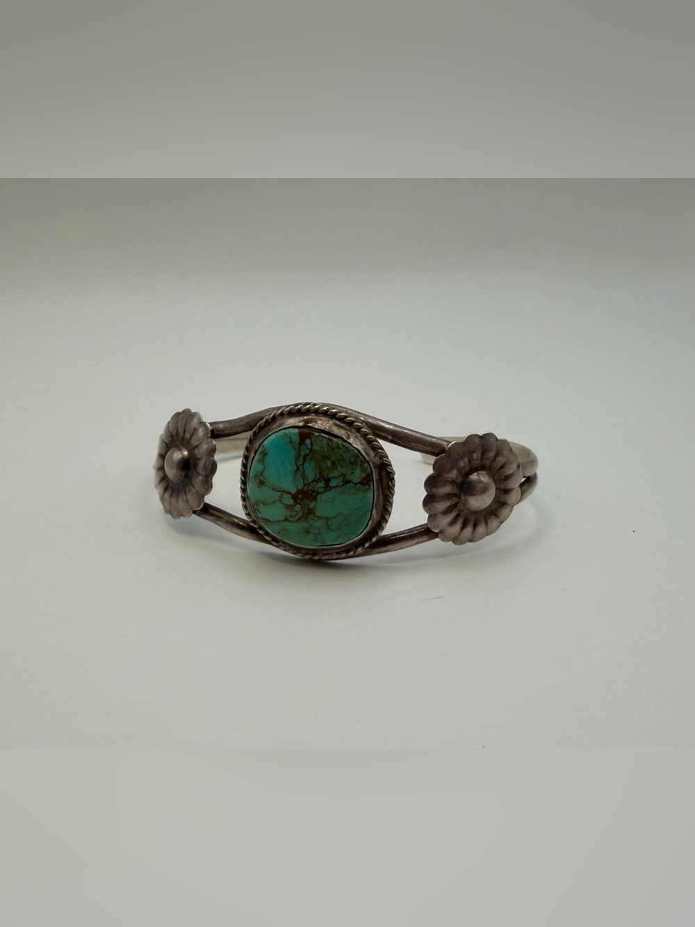Vintage Native American Turquoize Flower Cuff Bracelet Sterling Silver 925